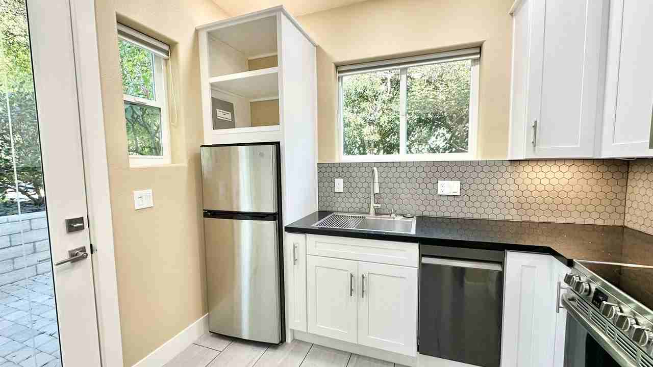 436 Crestcourt Ln - Photo 2 of 15