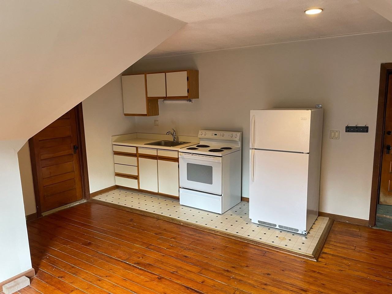 119 Beacon St - Photo 2 of 10