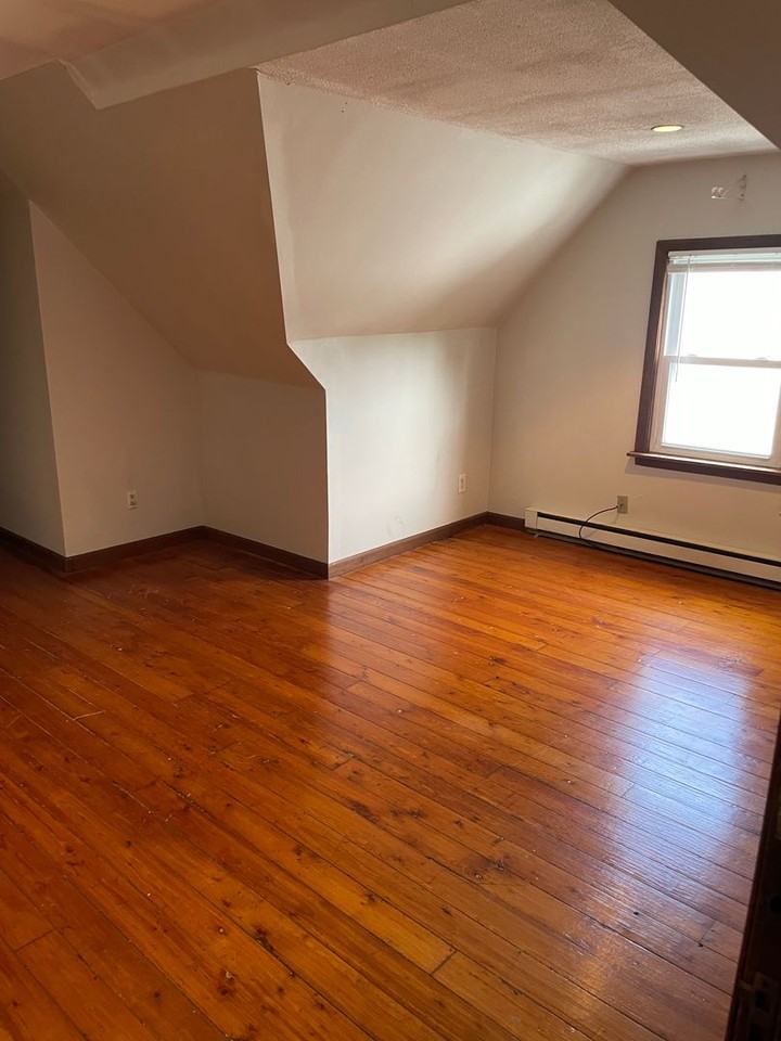 119 Beacon St - Photo 3 of 10