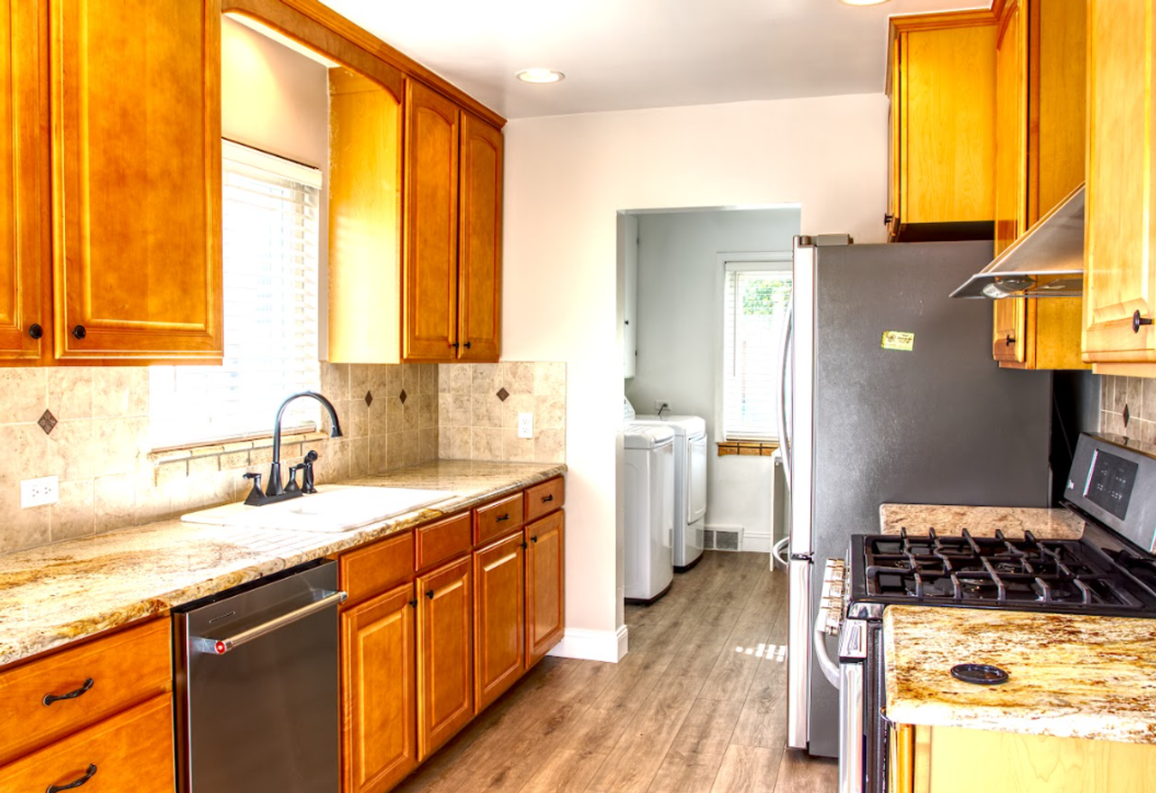 2870 Grape St - Photo 2 of 14