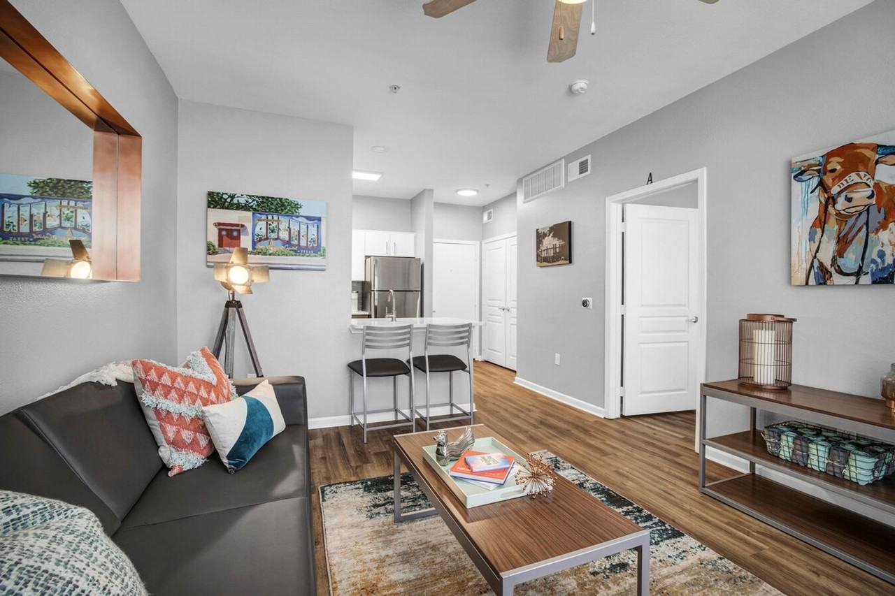 709 W 22nd St #323 - Photo 2 of 5