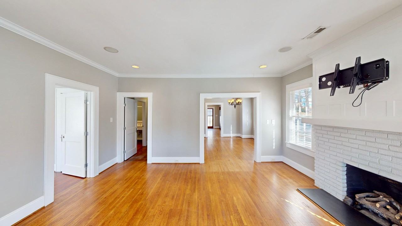 2100 Rozzelles Ferry Rd - Photo 7 of 24