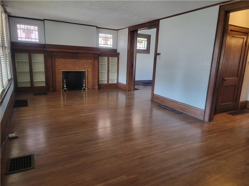 1860 Oak St - Photo 3 of 18