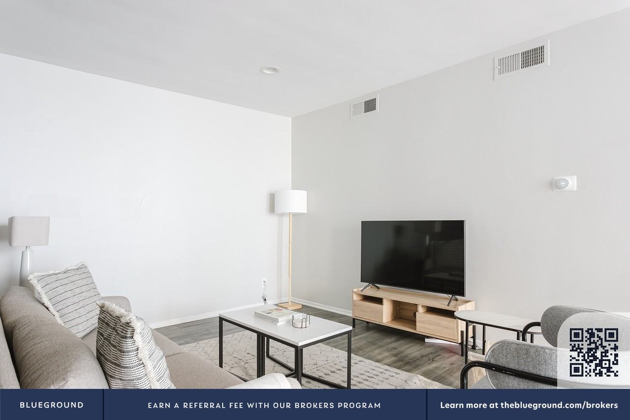 115 N Wetherly Dr #1295 - Photo 4 of 30