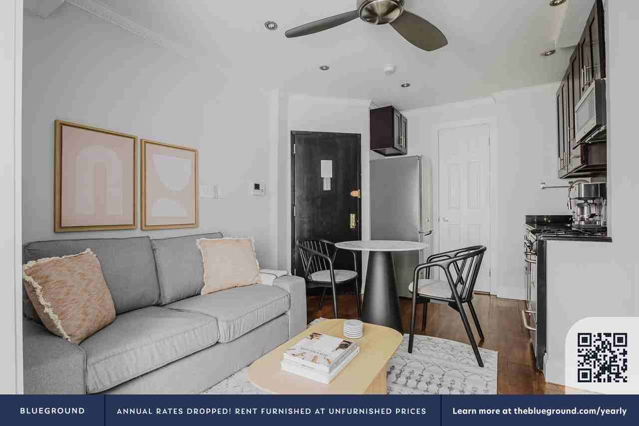 437 W 53rd St #1700 - Photo 4 of 21