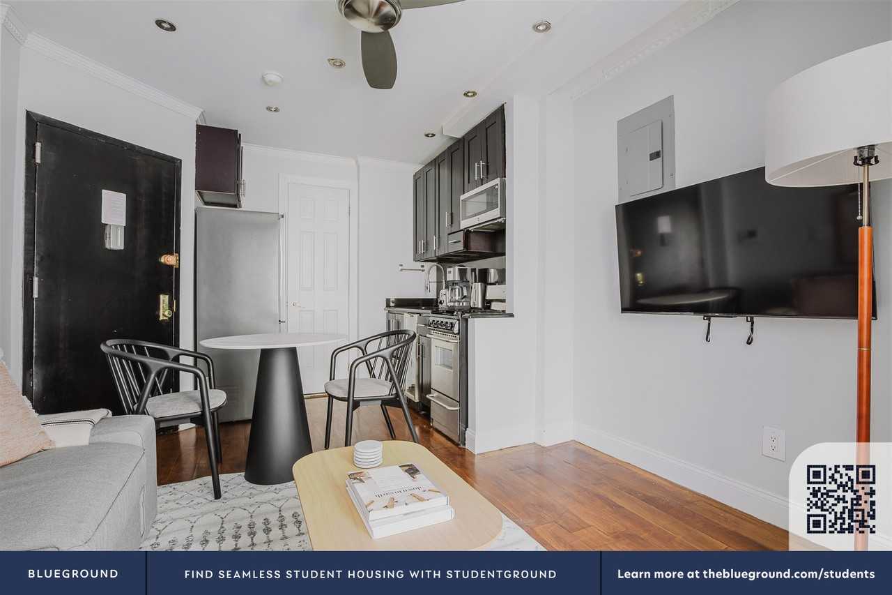 437 W 53rd St #1700 - Photo 7 of 21