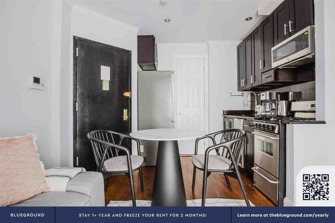 437 W 53rd St #1700 - Photo 7 of 20