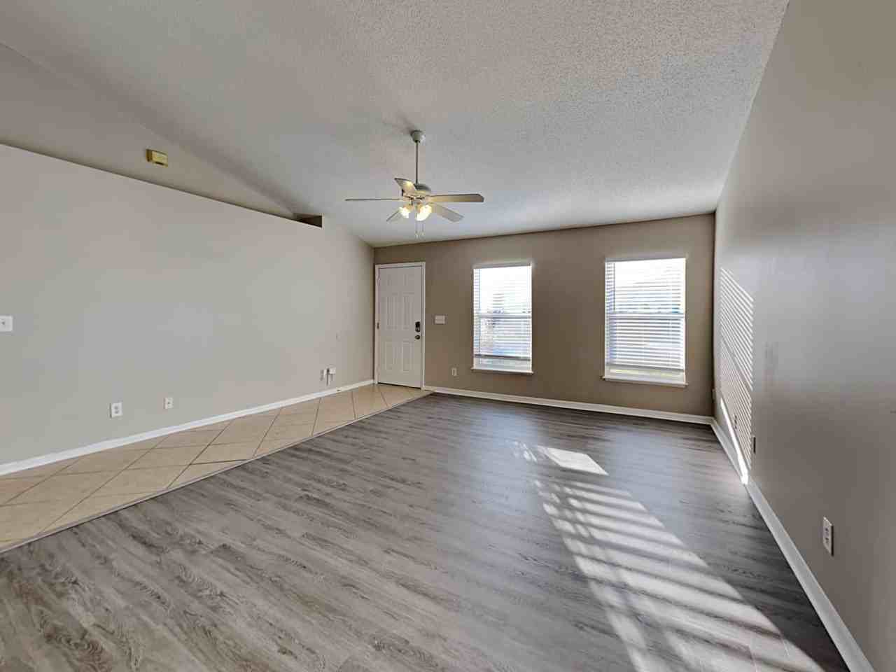 811 Sw Harvard Rd - Photo 3 of 17