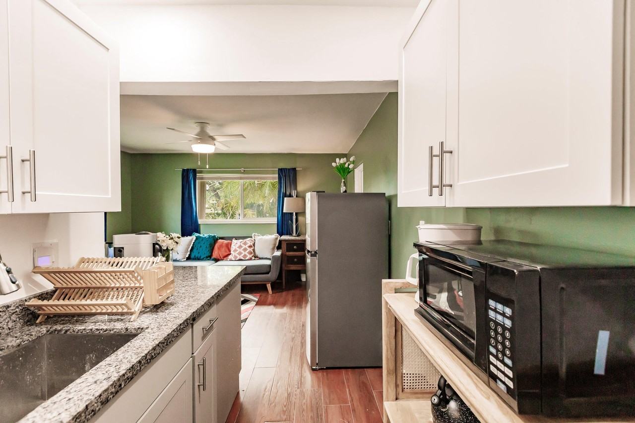 2108 Hollywood Boulevard #1010592P - Photo 4 of 22