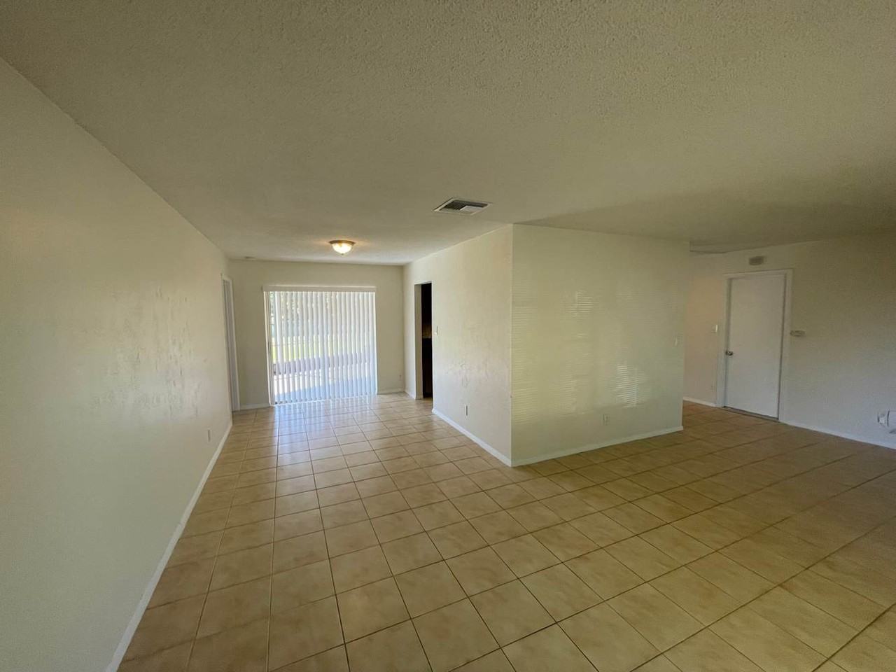 9618 Nw 80th St - Photo 3 of 20