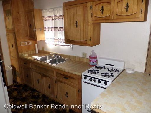 303 Maple Ln - Photo 3 of 9
