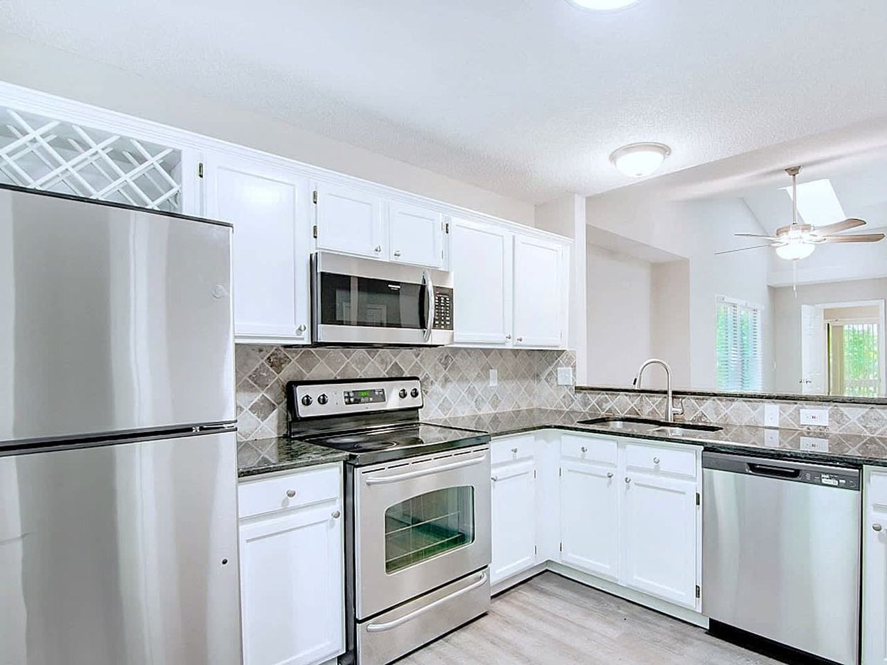 710 Grandview Dr - Photo 3 of 9