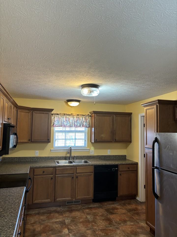 219 Dixie Ave - Photo 4 of 25