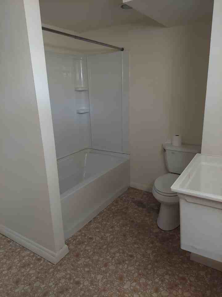 1618 Elaine St - Photo 4 of 6