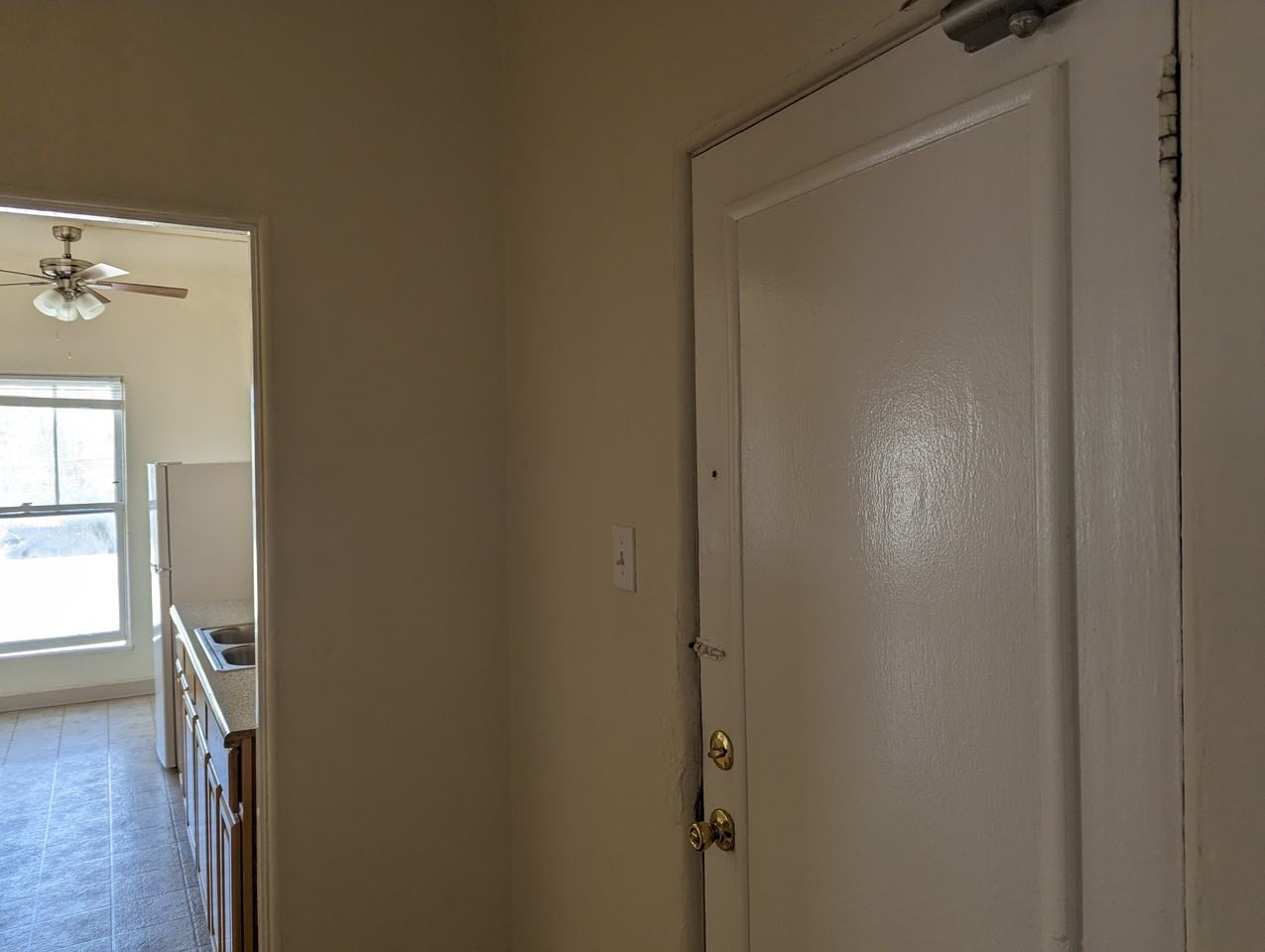 657 S Cochran Ave #203 - Photo 5 of 11