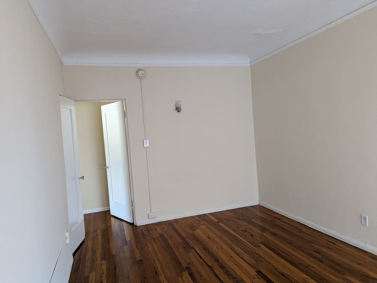 657 S Cochran Ave #203 - Photo 6 of 11