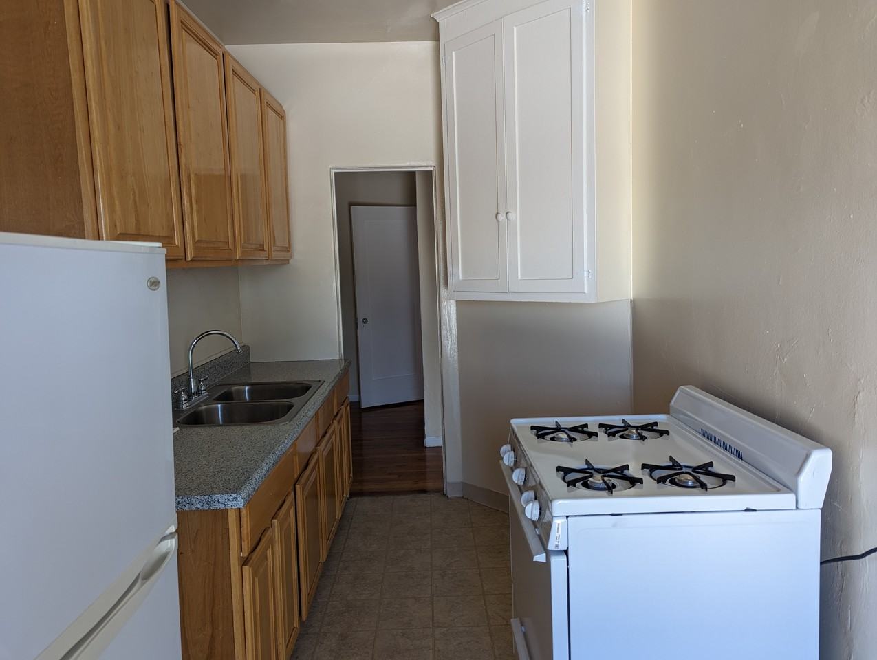 657 S Cochran Ave #203 - Photo 7 of 11
