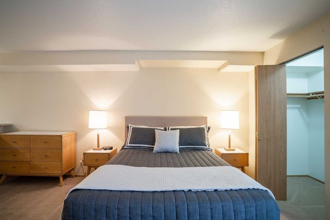 500 13th Ave E - Photo 4 of 46