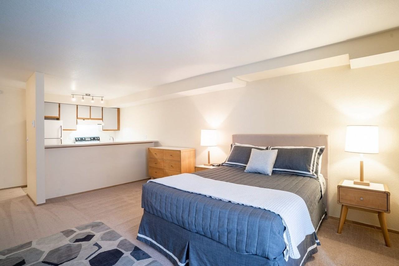 500 13th Ave E - Photo 5 of 46