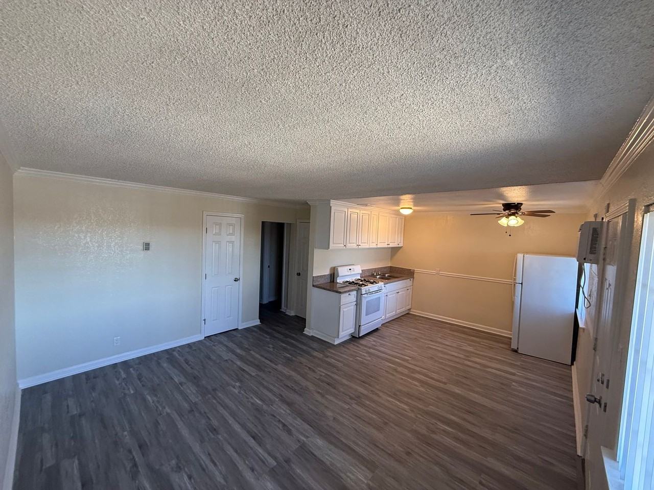 2503 Edison Ave - Photo 4 of 18