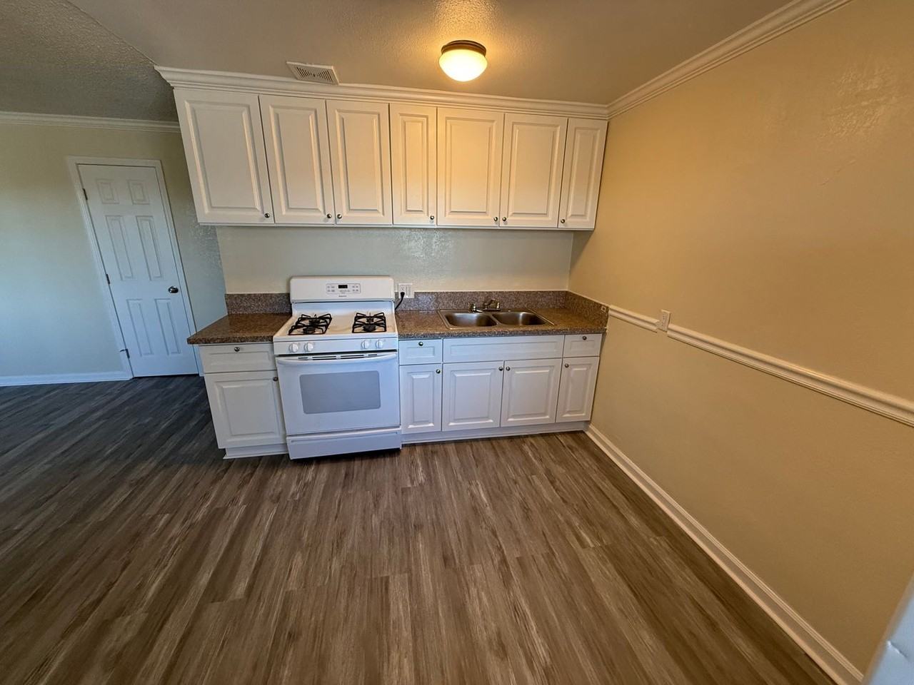 2503 Edison Ave - Photo 7 of 18