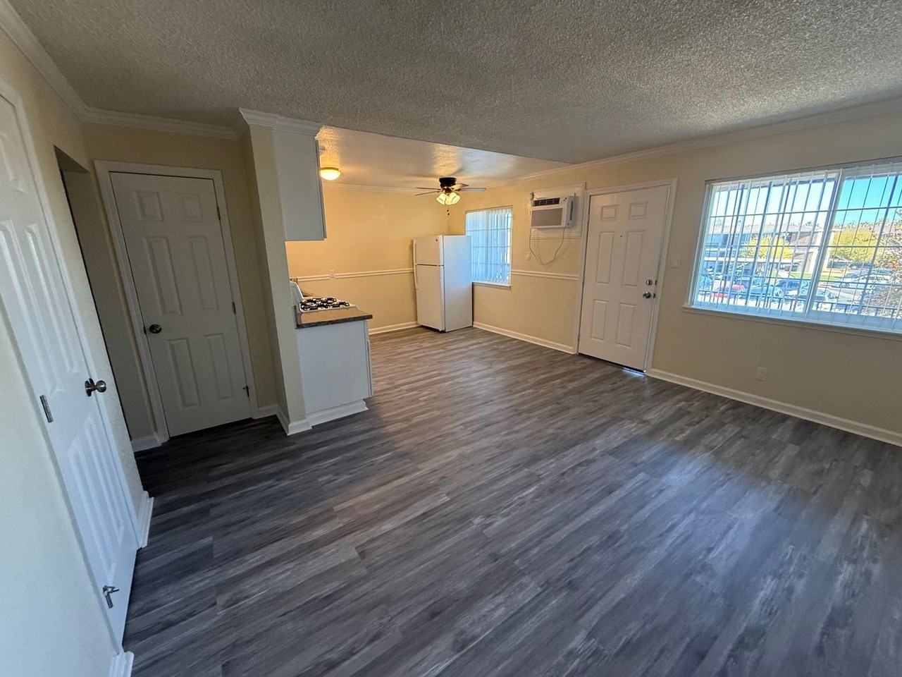 2503 Edison Ave - Photo 7 of 17
