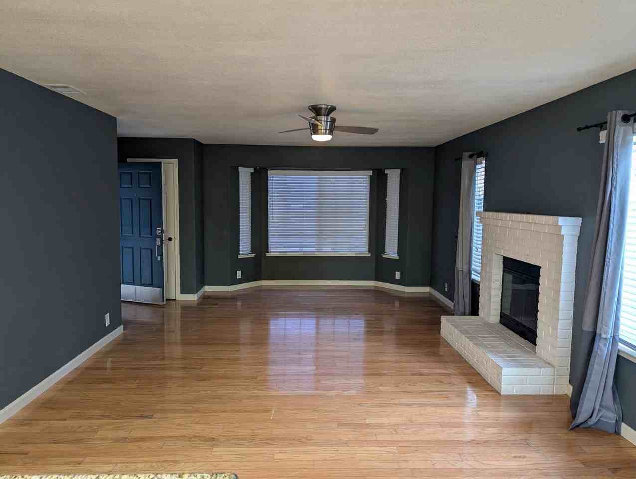 20281 Amethyst Dr - Photo 3 of 9