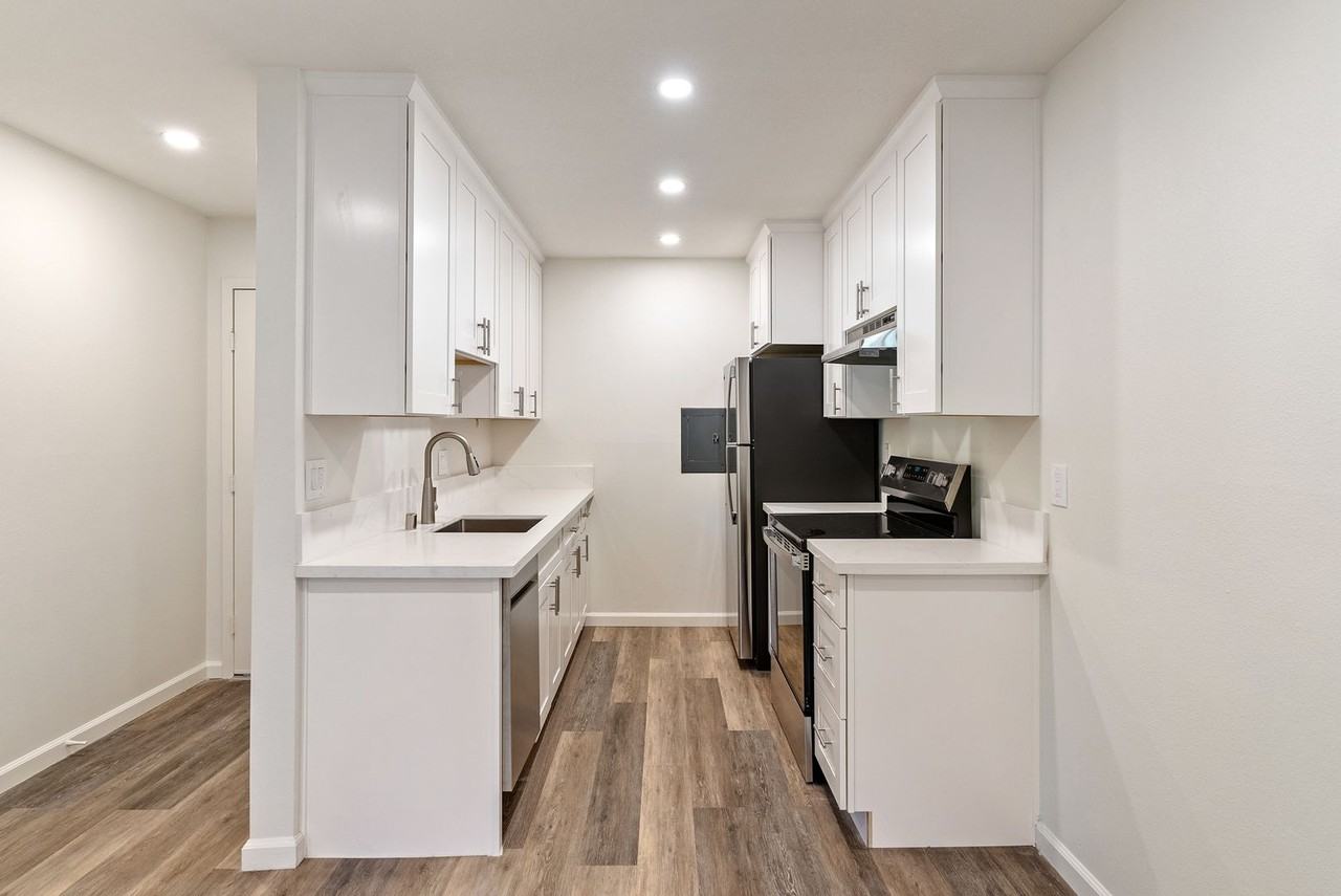 544 Pacific Street - Photo 7 of 16