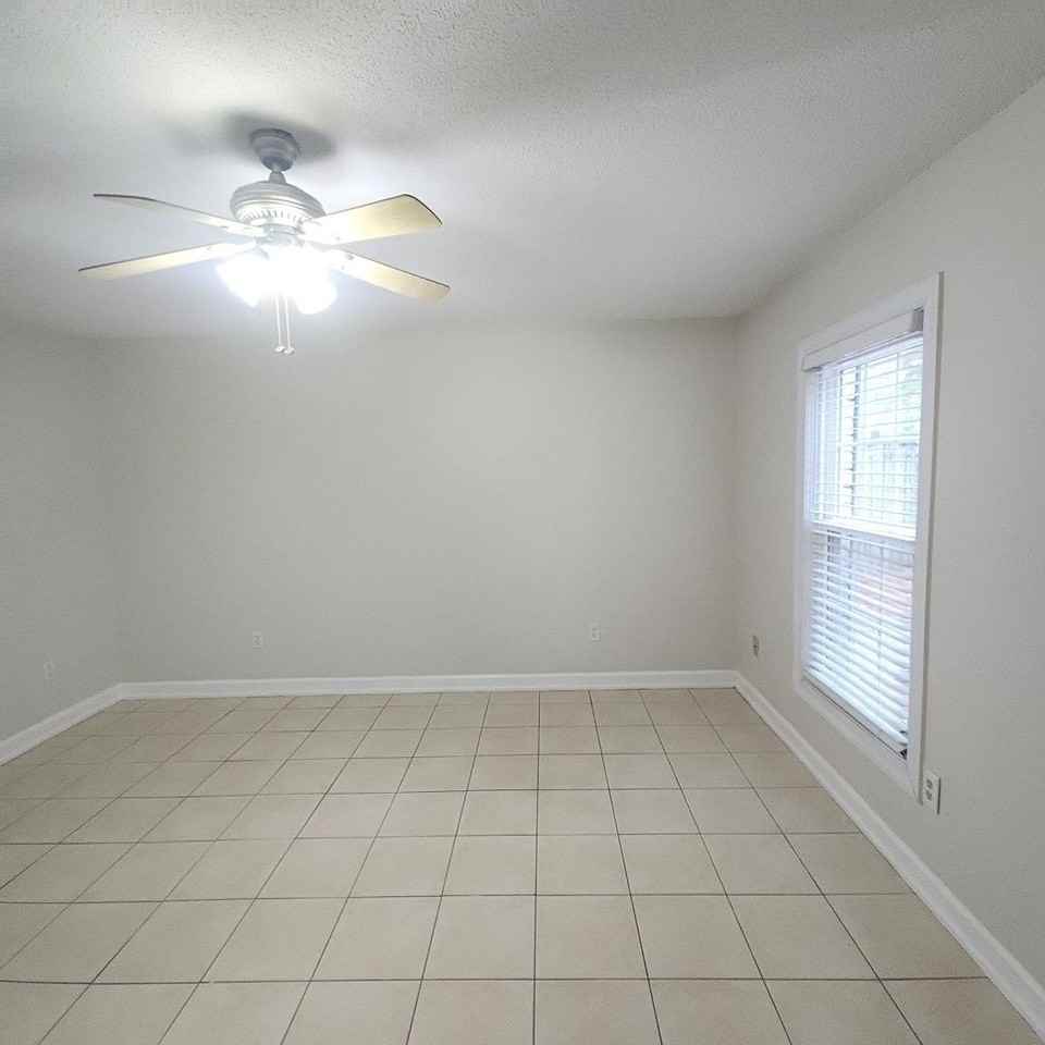 714 1st Ave N #E - Photo 7 of 26