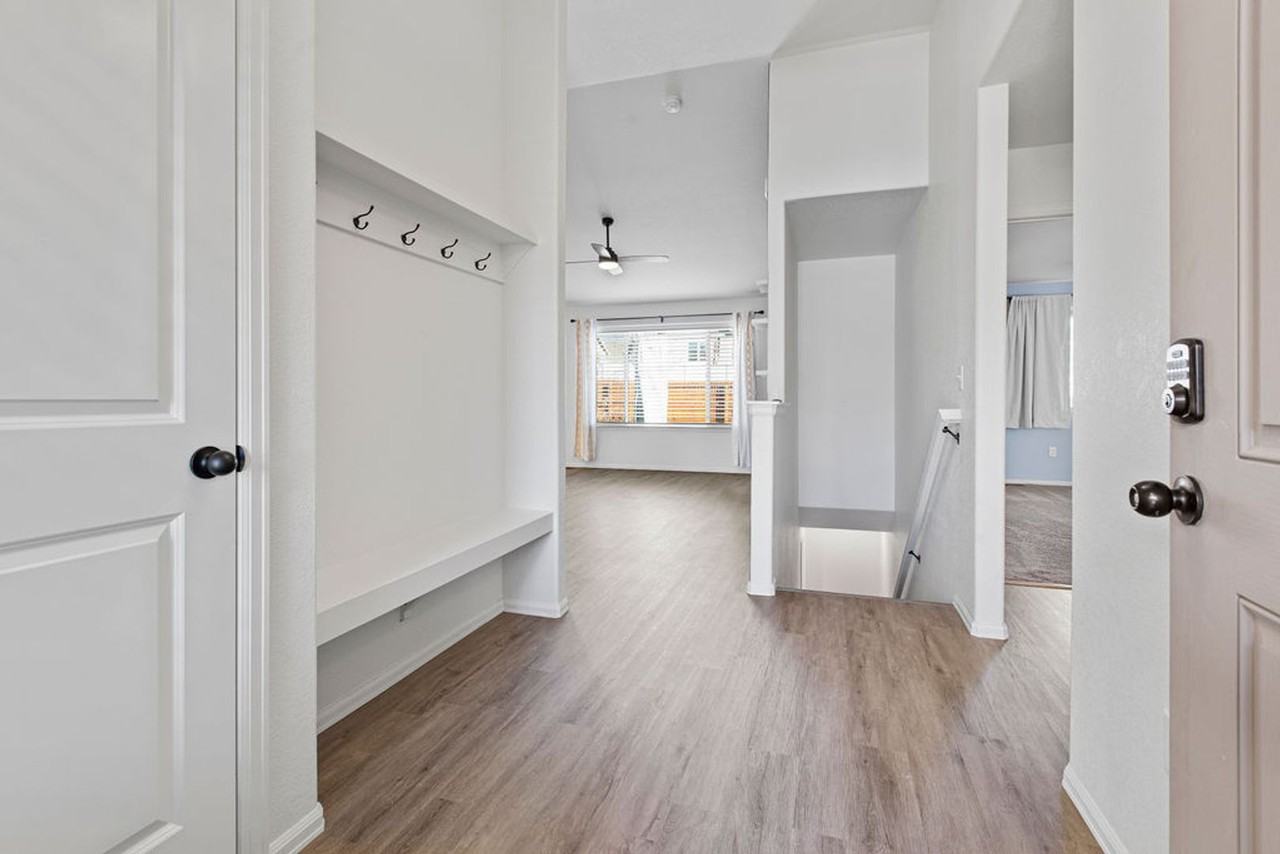 6328 Black Hills Avenue - Photo 5 of 32