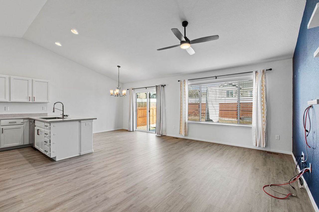 6328 Black Hills Avenue - Photo 6 of 32