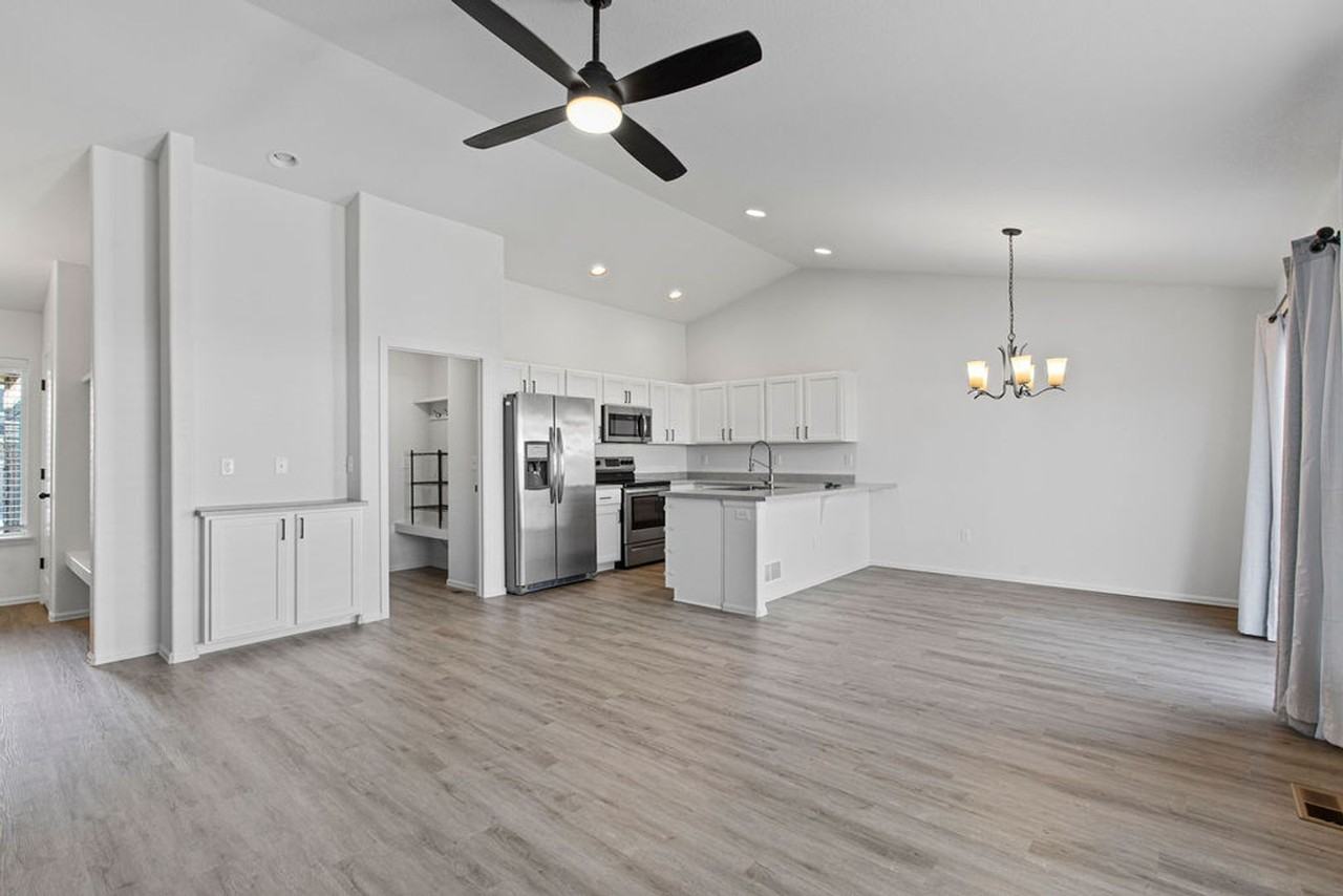 6328 Black Hills Avenue - Photo 7 of 32