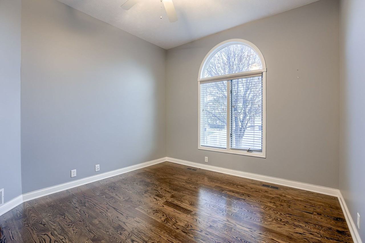 18619 Edna St - Photo 3 of 25