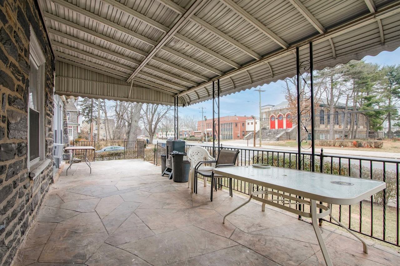 5400 Woodcrest Ave - Photo 3 of 50