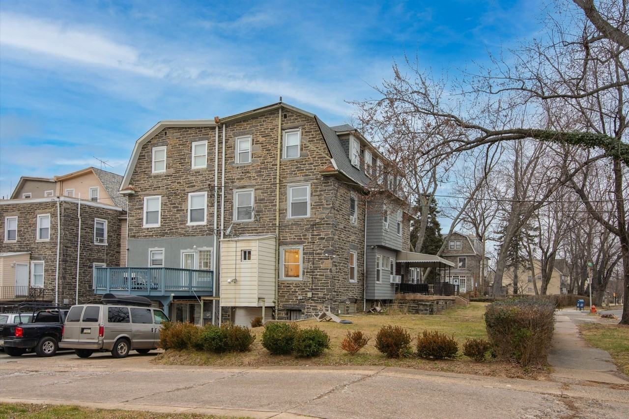 5400 Woodcrest Ave - Photo 5 of 50