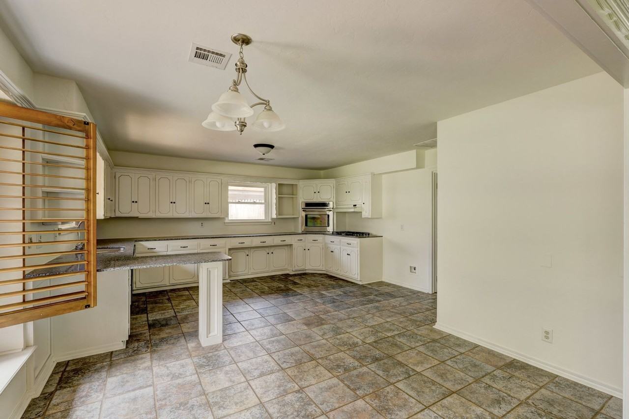 6468 N Sterling Dr - Photo 2 of 8