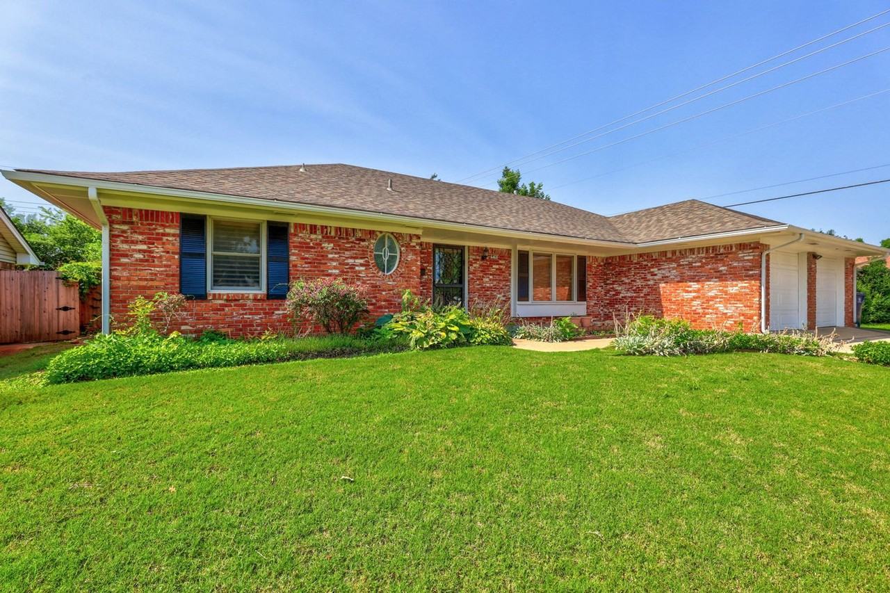 6468 N Sterling Dr - Photo 3 of 8