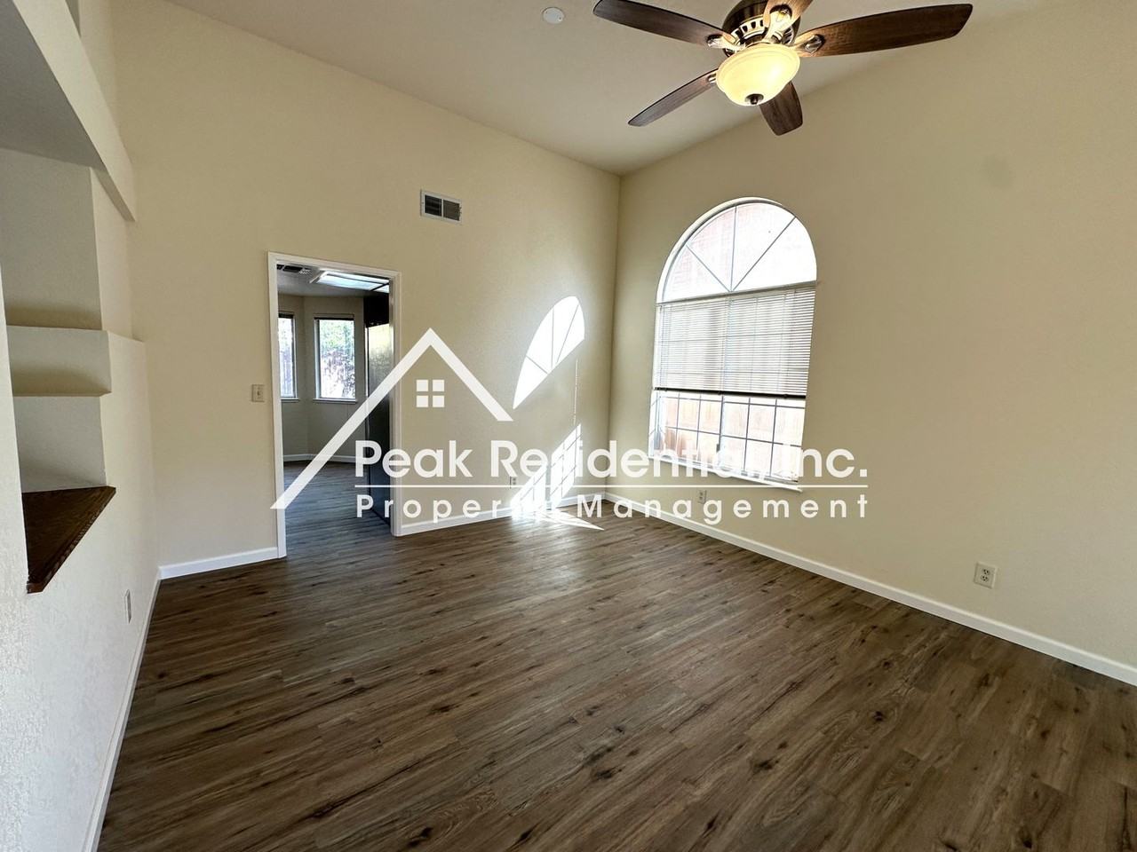 1448 Deerfield Cir - Photo 5 of 33