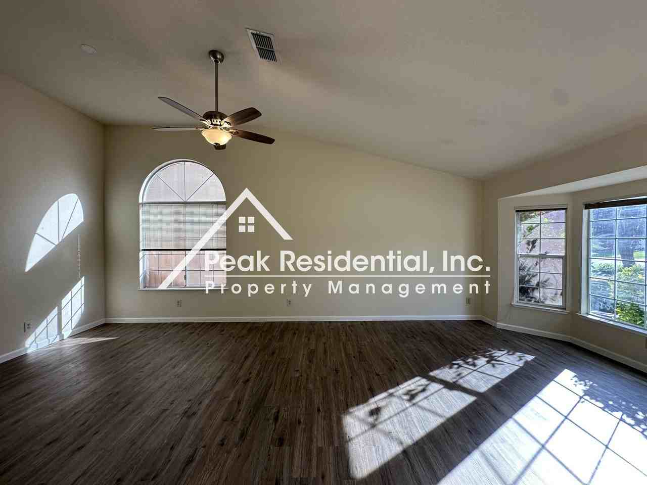 1448 Deerfield Cir - Photo 7 of 33