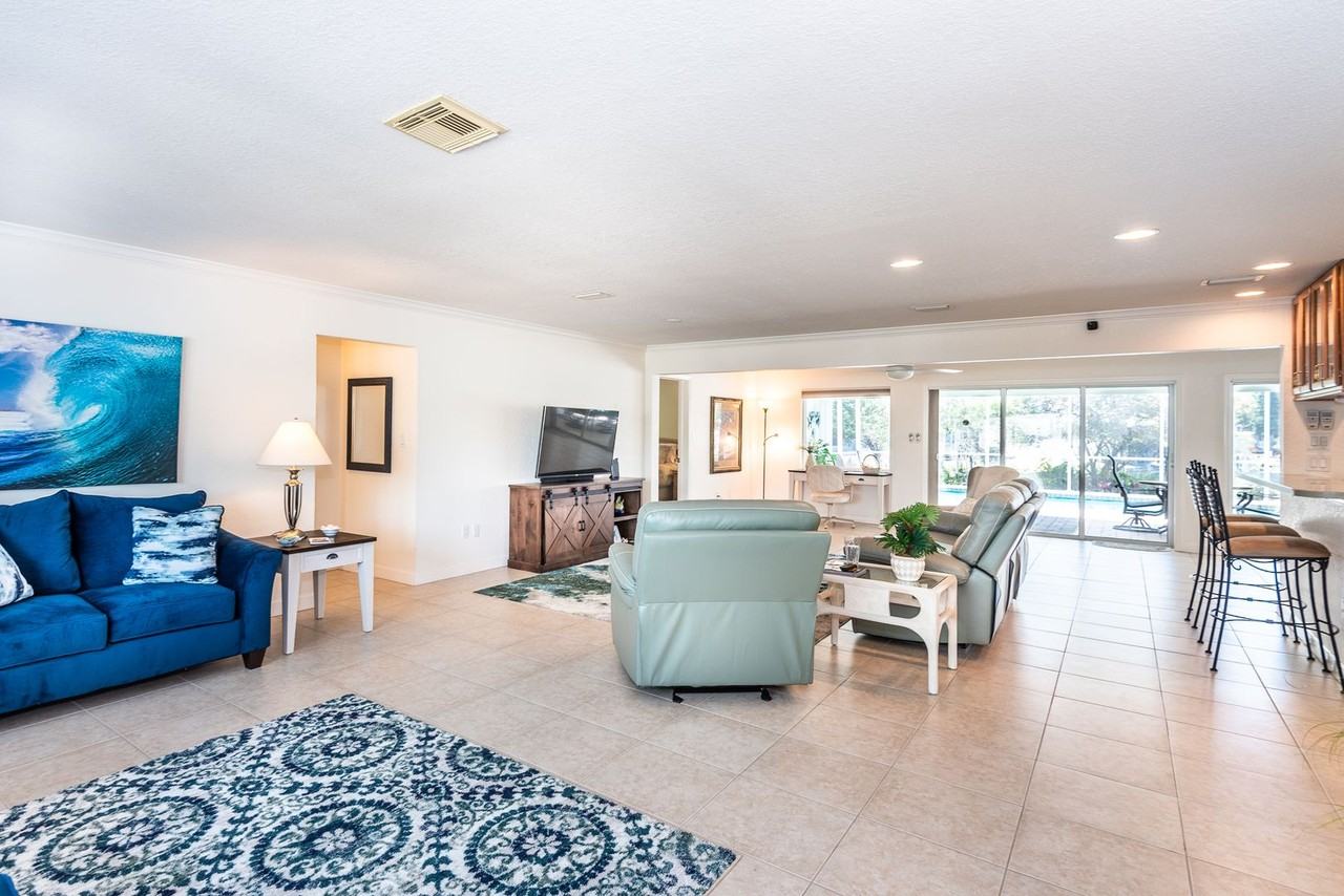 129 Cousley Dr Se - Photo 3 of 48