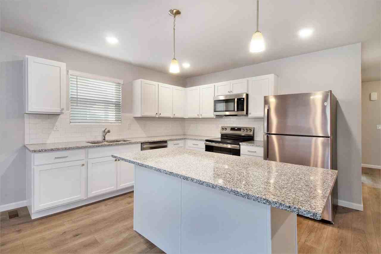 2225 Macatawa Ln - Photo 3 of 23