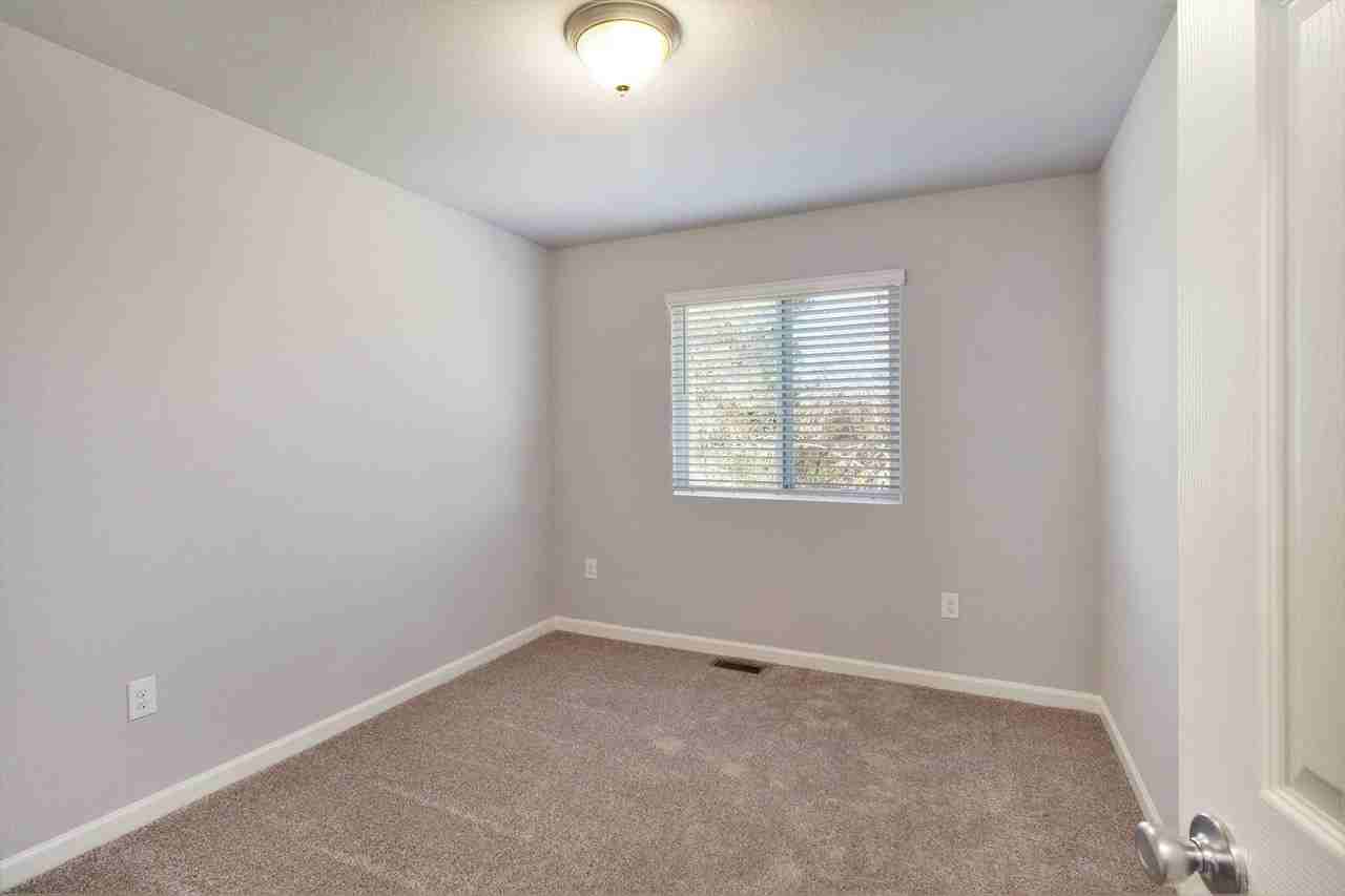 2212 Macatawa Ln - Photo 5 of 17