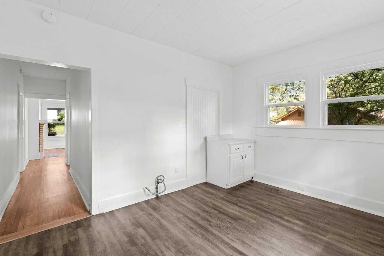 405 Swann Dr - Photo 3 of 15