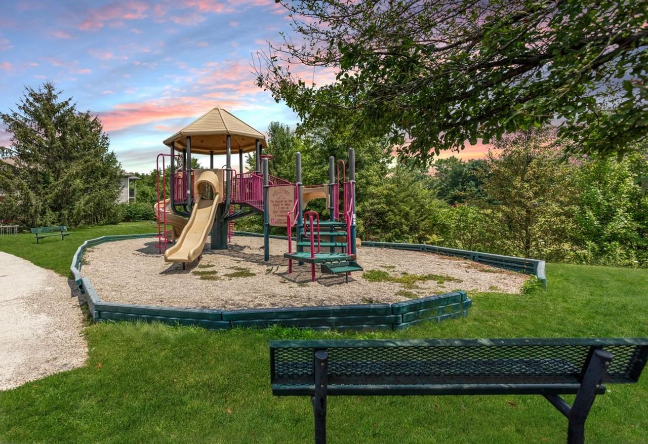 103 Aspen Dr - Photo 4 of 34