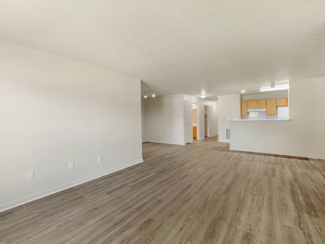 103 Aspen Dr - Photo 7 of 34