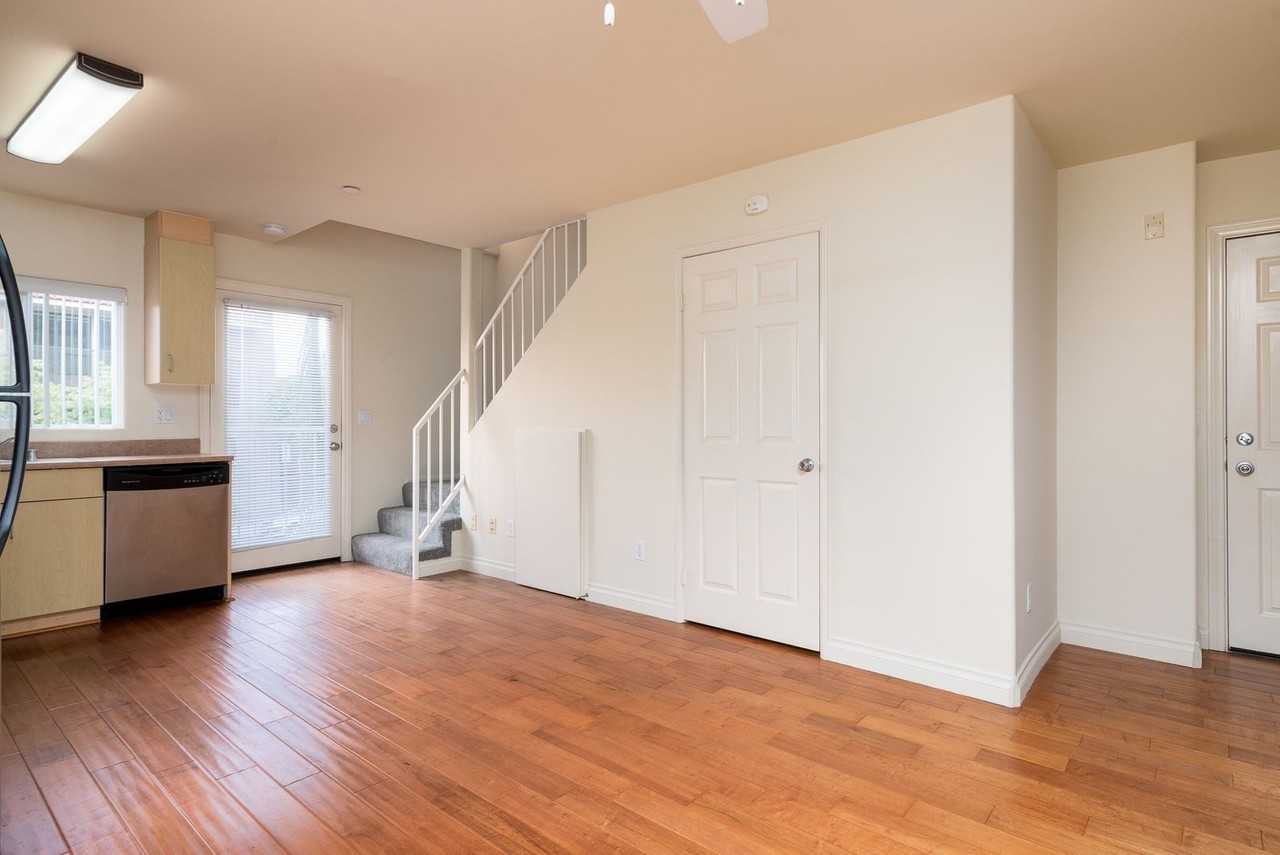 Motor Apartments - Photo 3 of 27