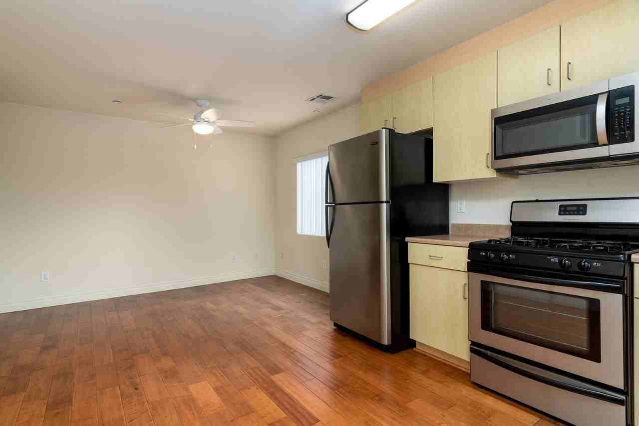 Motor Apartments - Photo 4 of 27