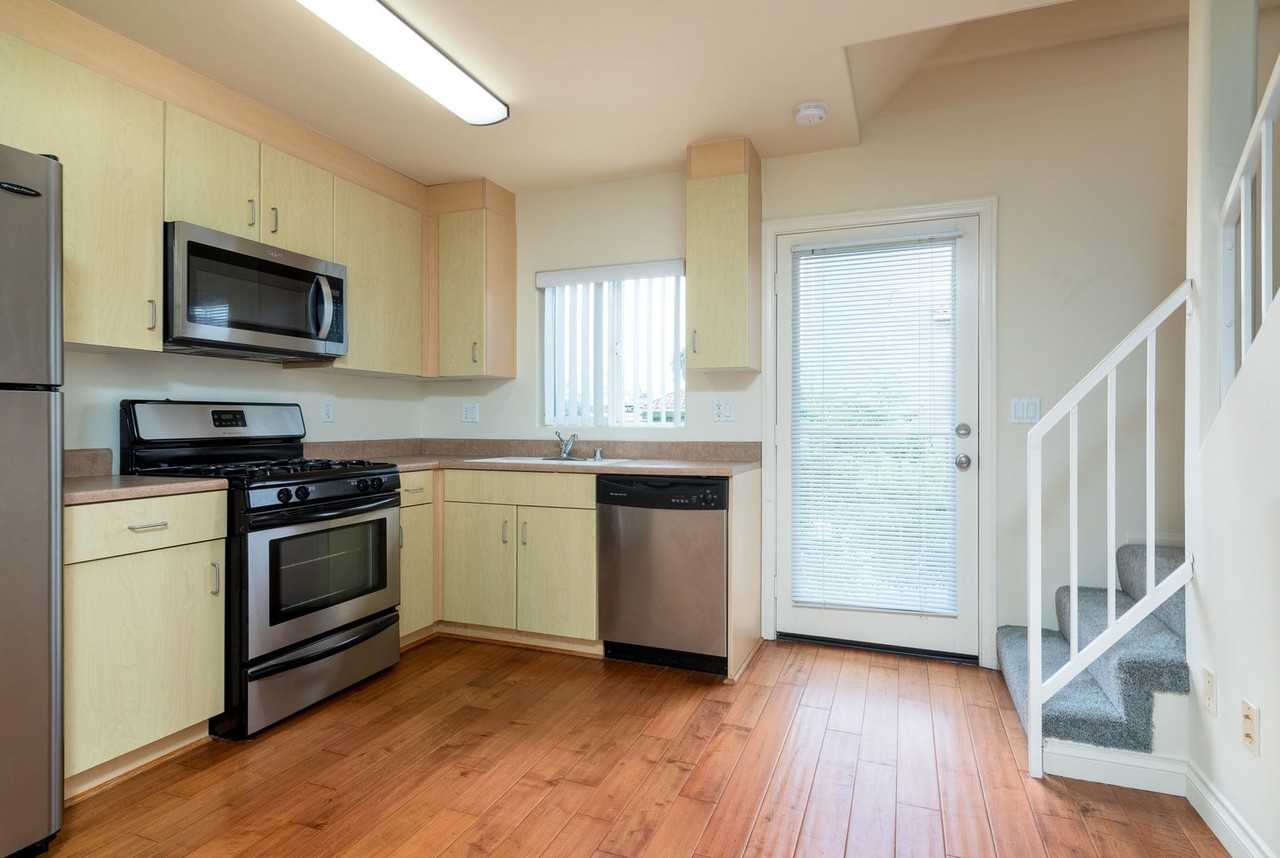 Motor Apartments - Photo 5 of 27