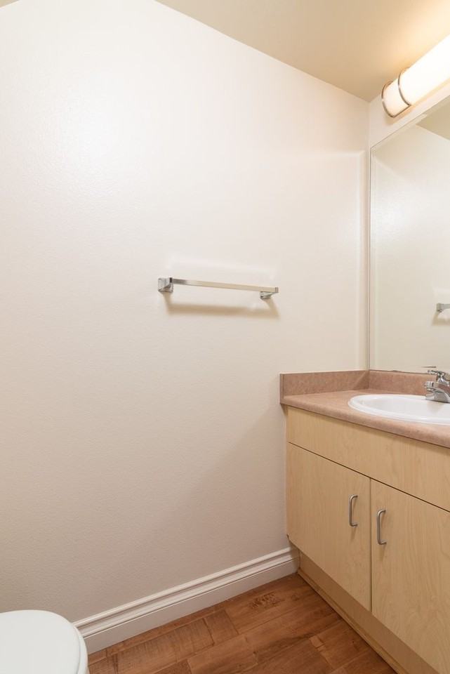 Motor Apartments - Photo 6 of 27