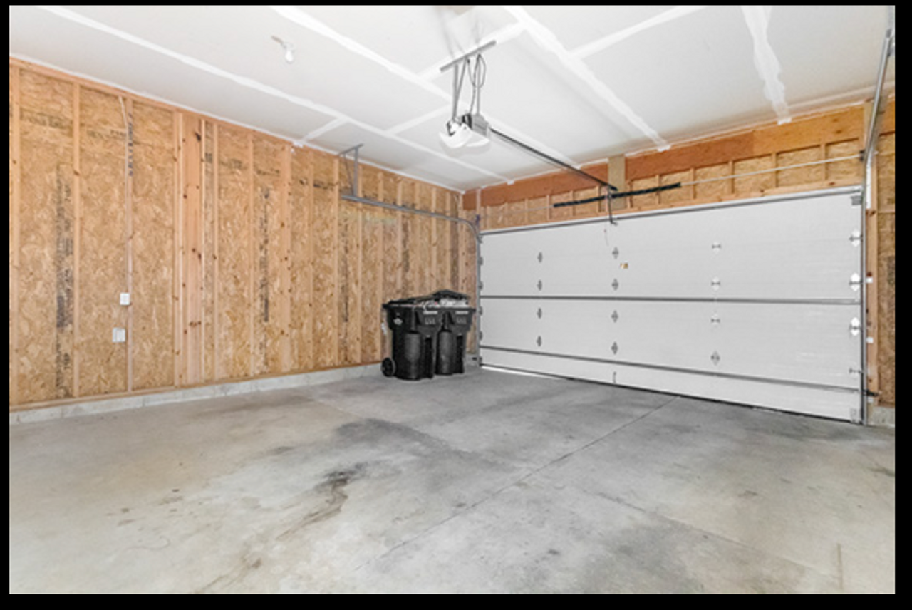 Beautiful 3 bed condo AVAILABLE NOW - Photo 5 of 18